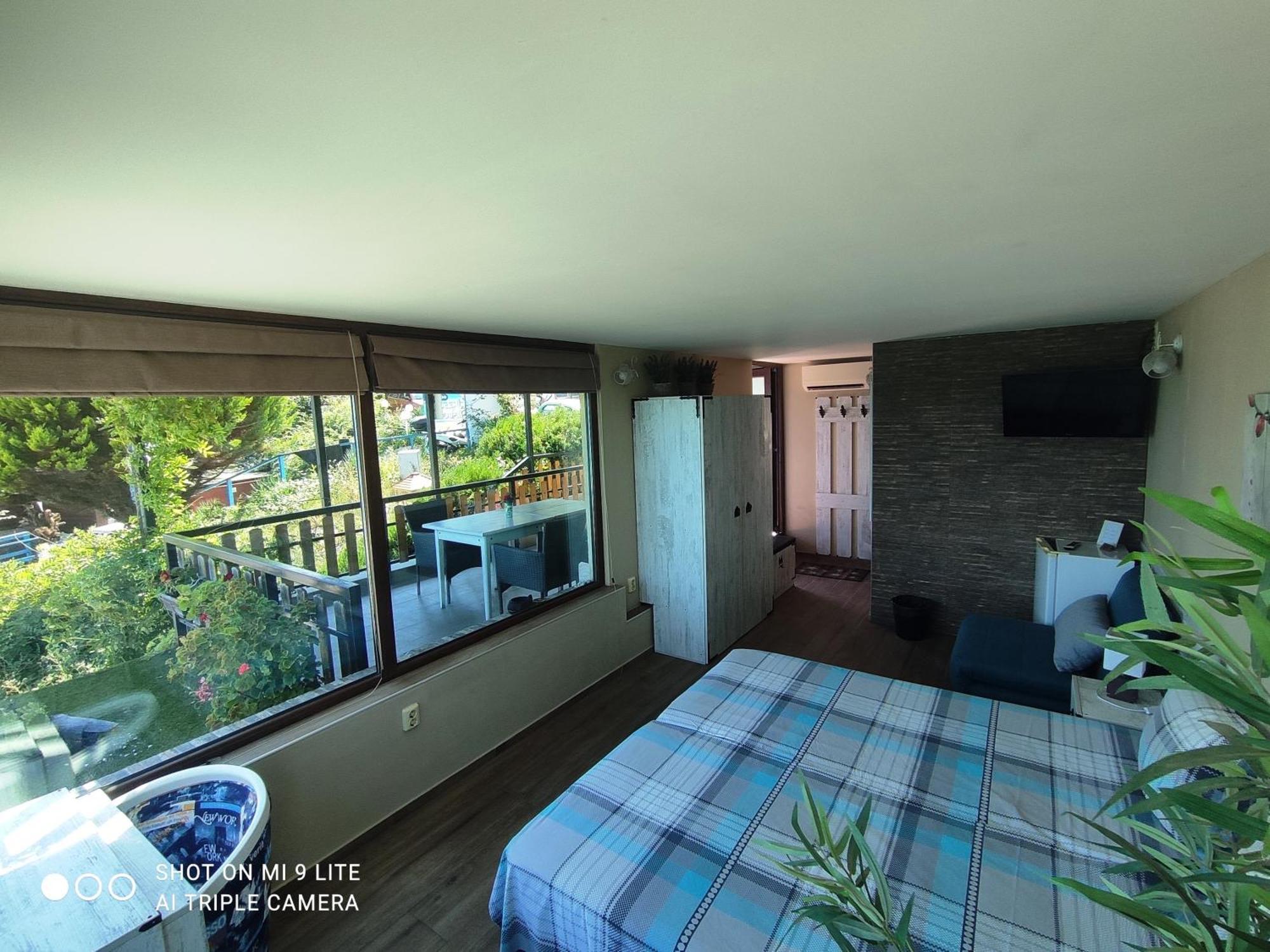 Hemingway Rooms In Happy Beach Varna Eksteriør bilde